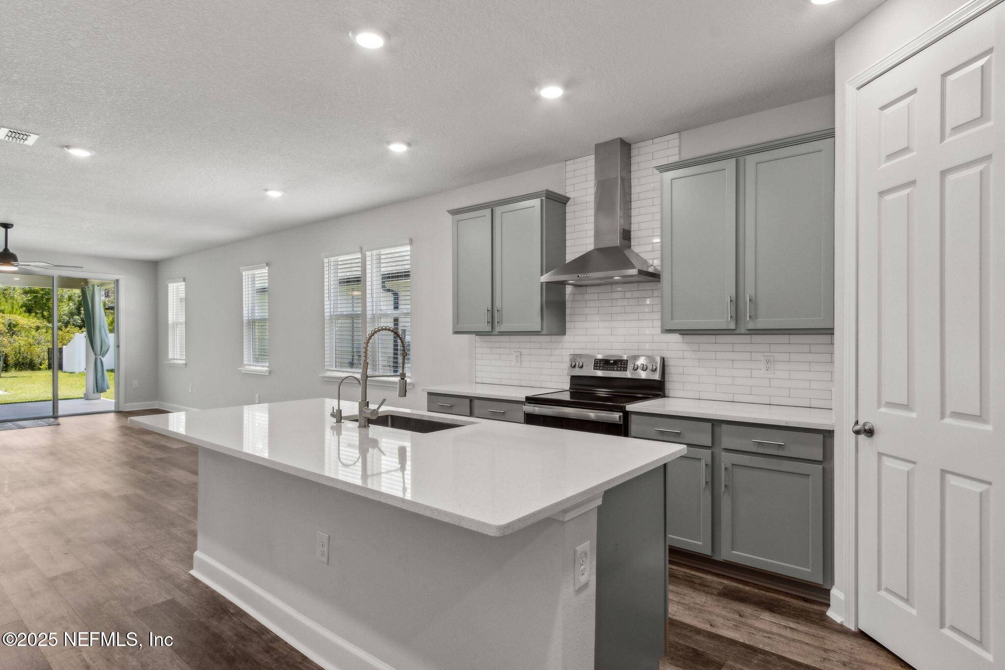 Fernandina Beach, FL 32034,94954 COLNAGO CT