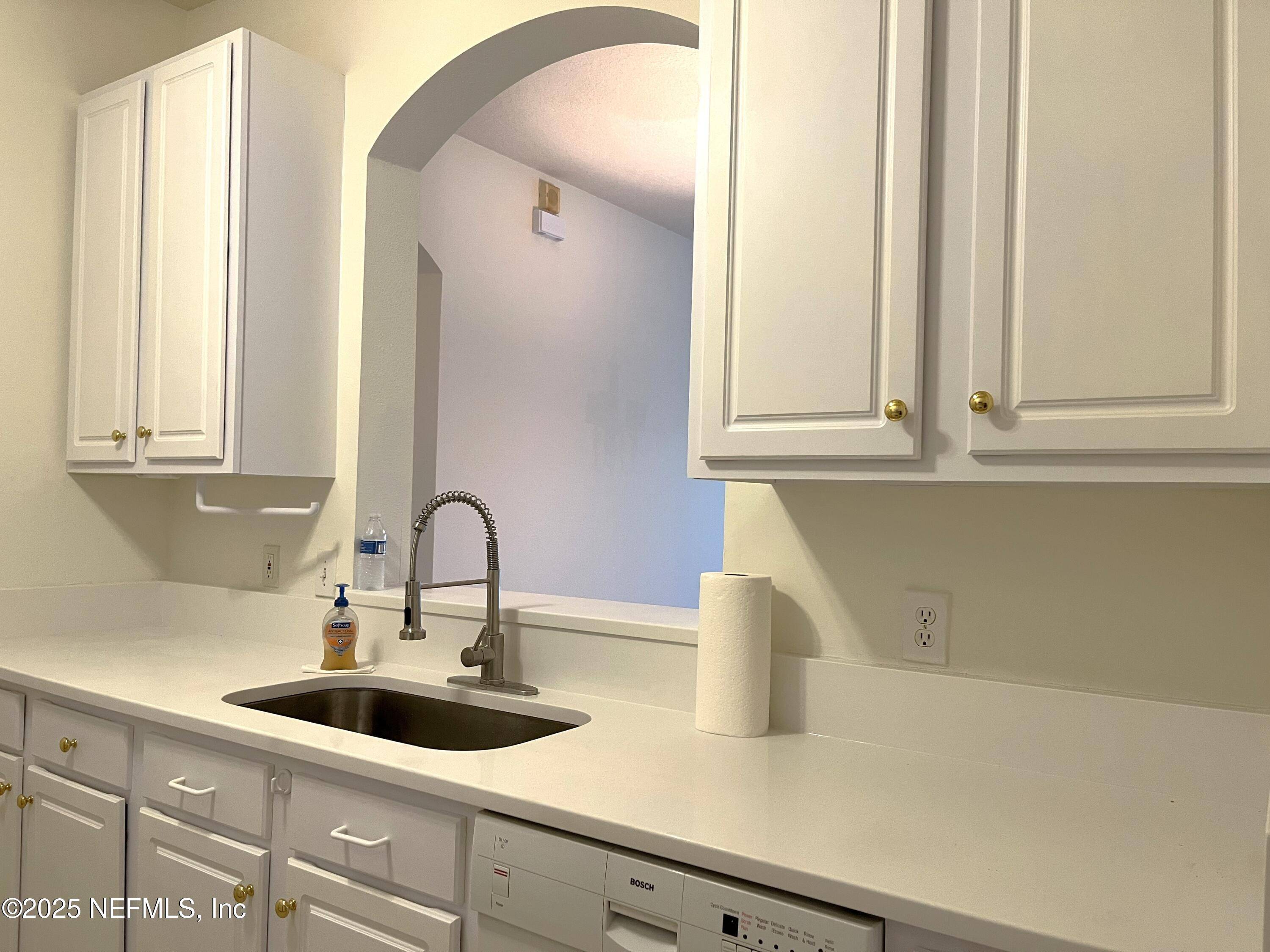 Jacksonville, FL 32256,10550 BAYMEADOWS RD #425