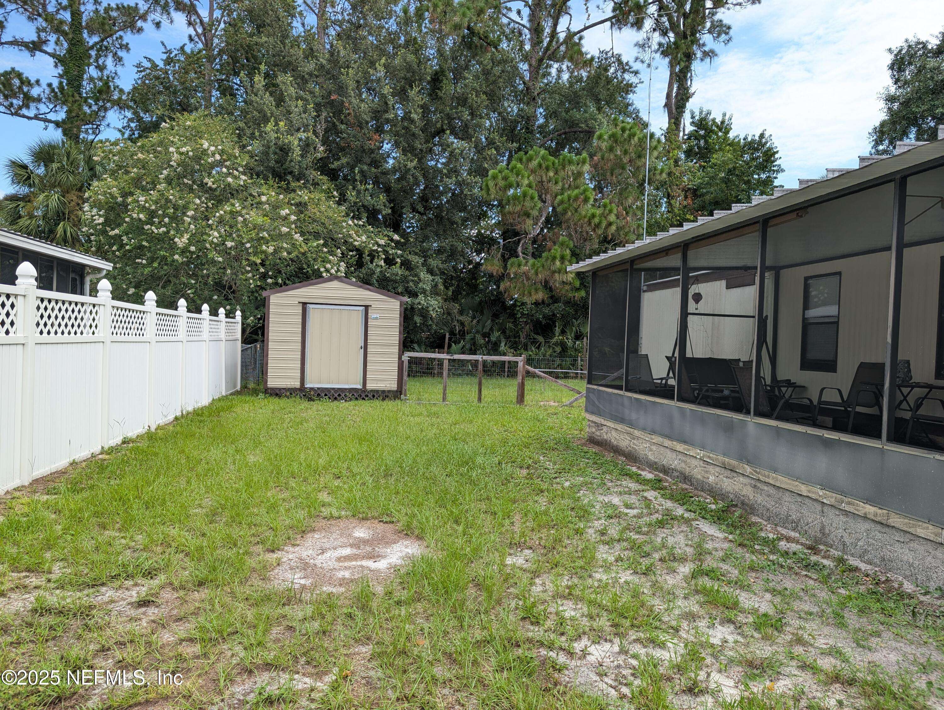 Interlachen, FL 32148,114 ASH ST