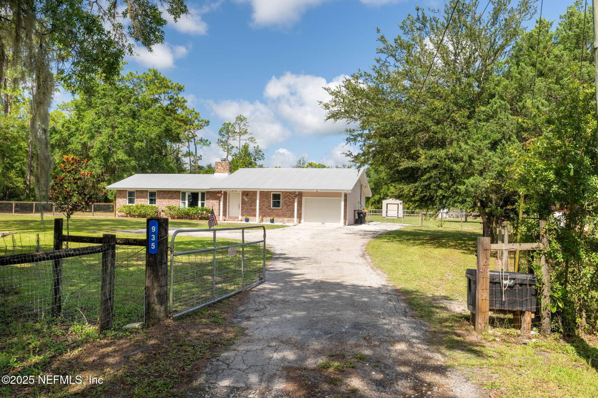 Green Cove Springs, FL 32043,935 LITTLE POND RD