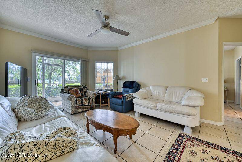 Jacksonville, FL 32246,10000 GATE Pkwy N #111