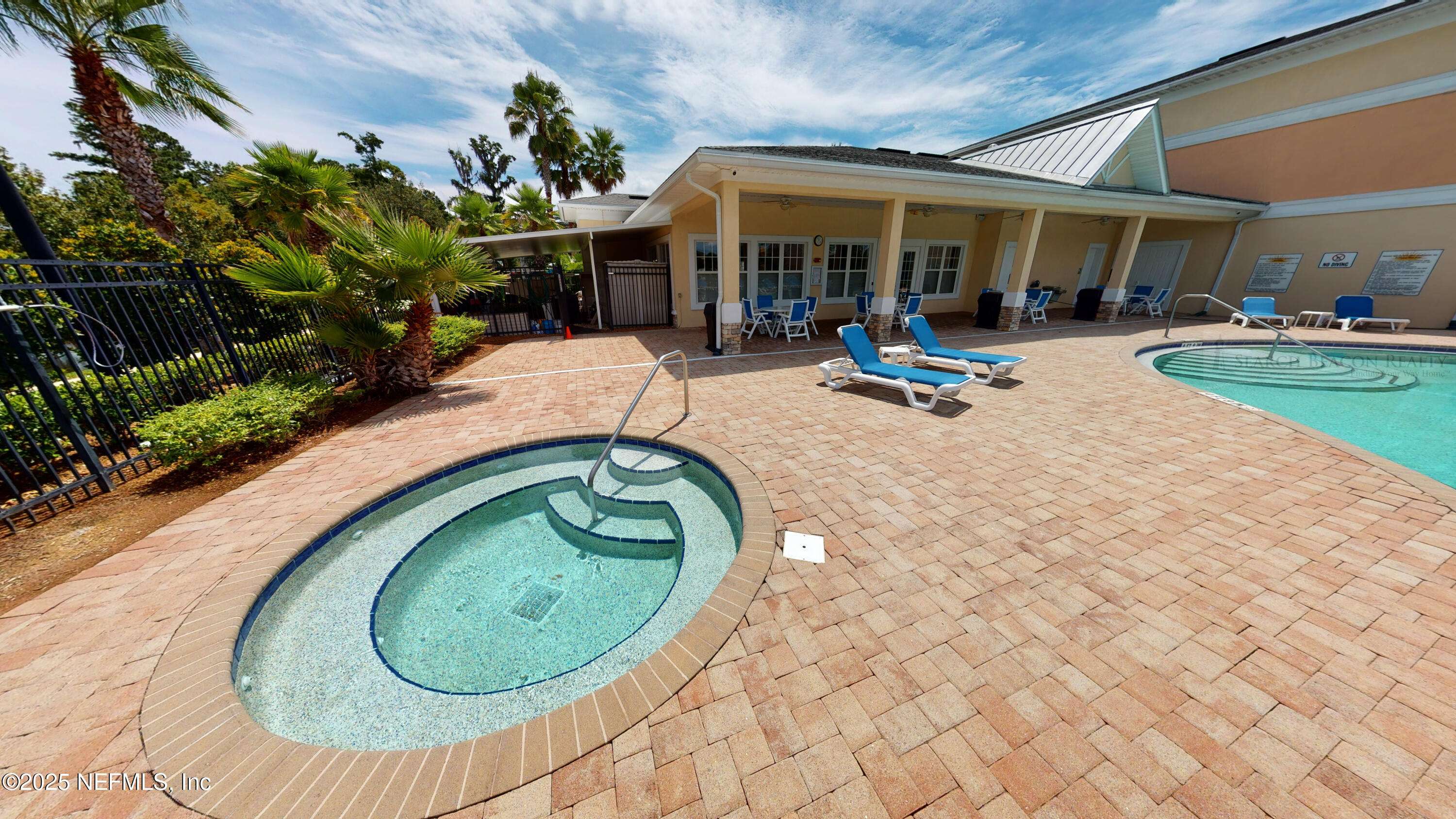 Jacksonville, FL 32256,8241 PELICAN LANDING RD #302