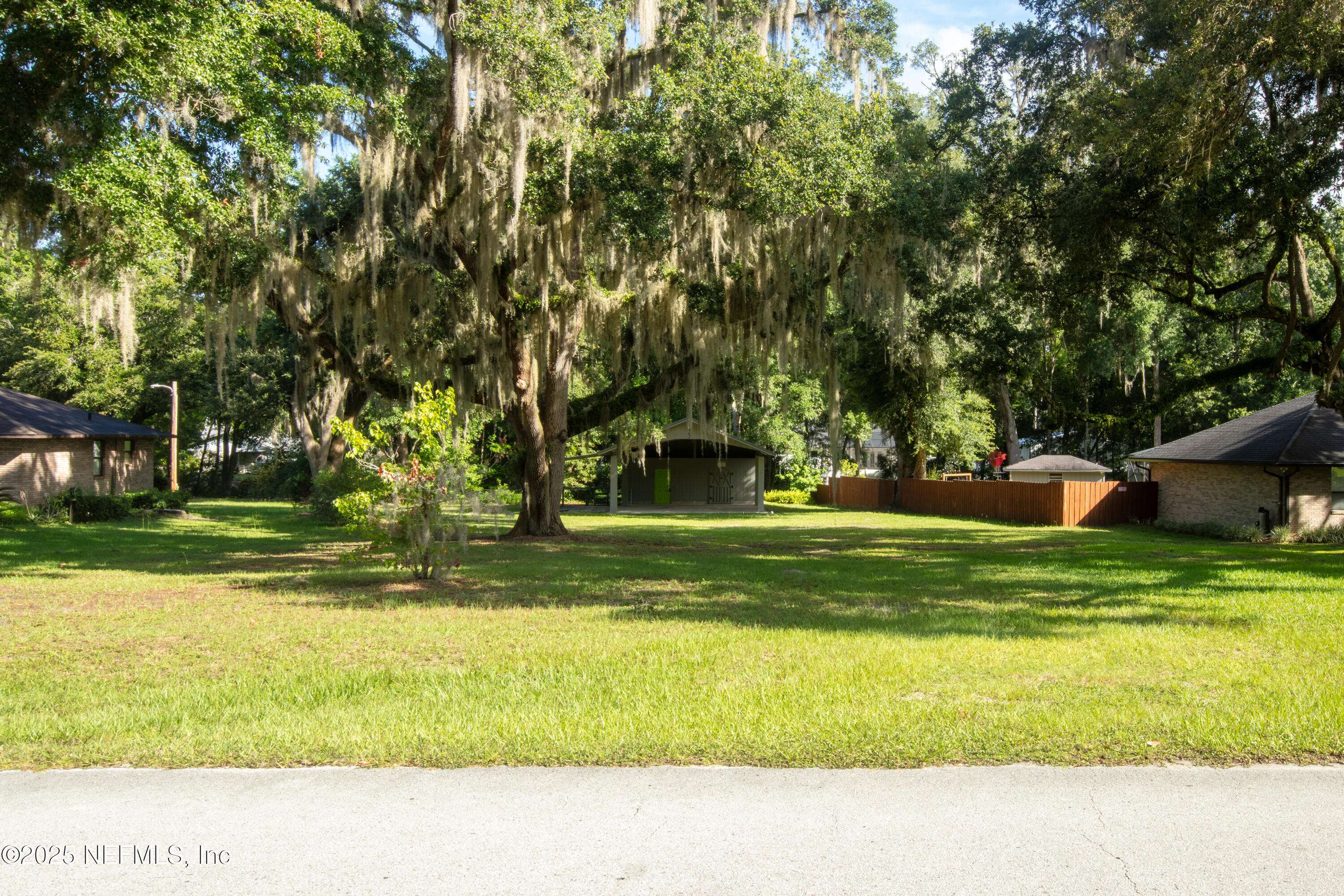 Melrose, FL 32666,523 SE 28TH WAY