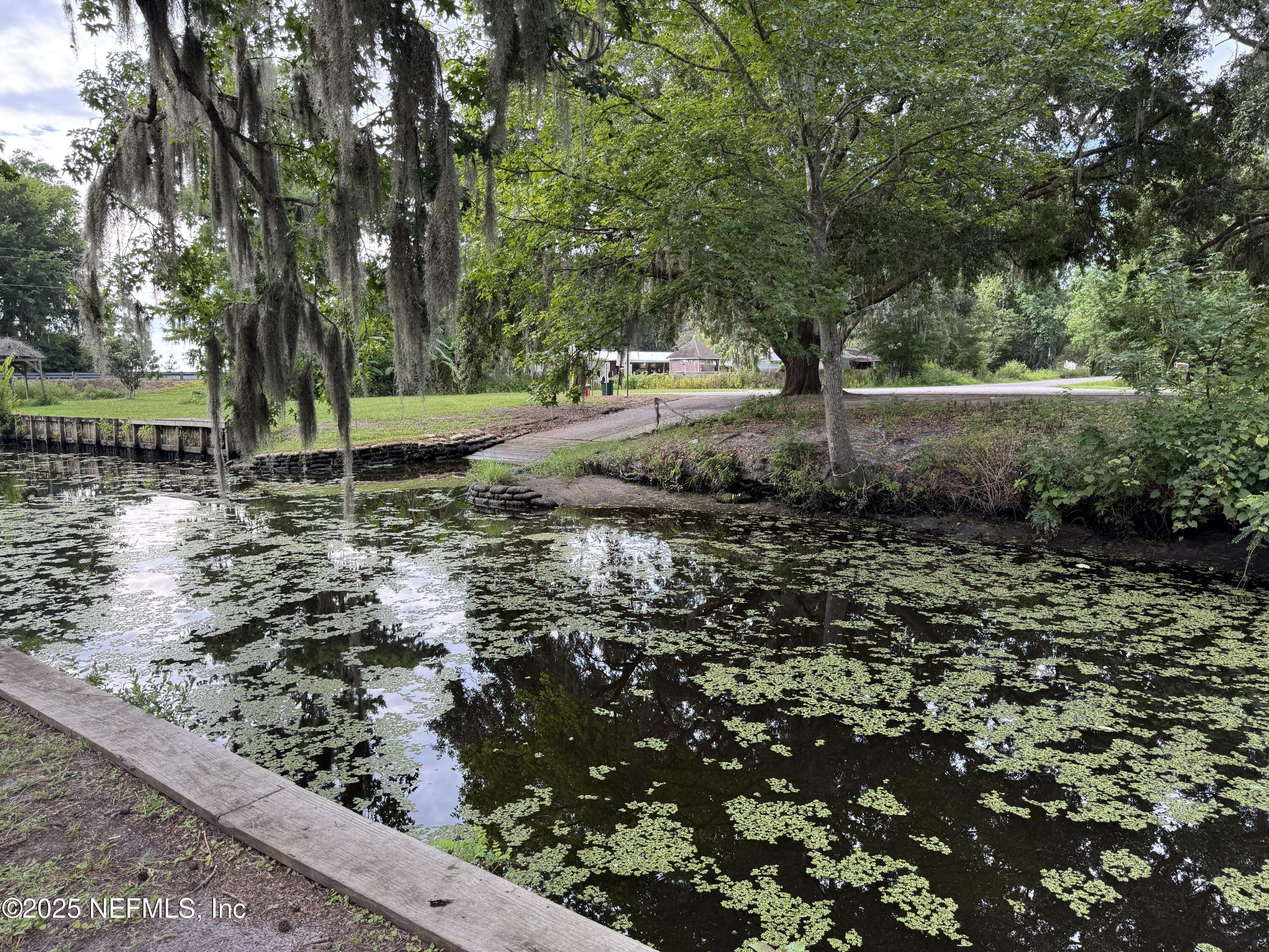 Palatka, FL 32177,109 RETREAT LN