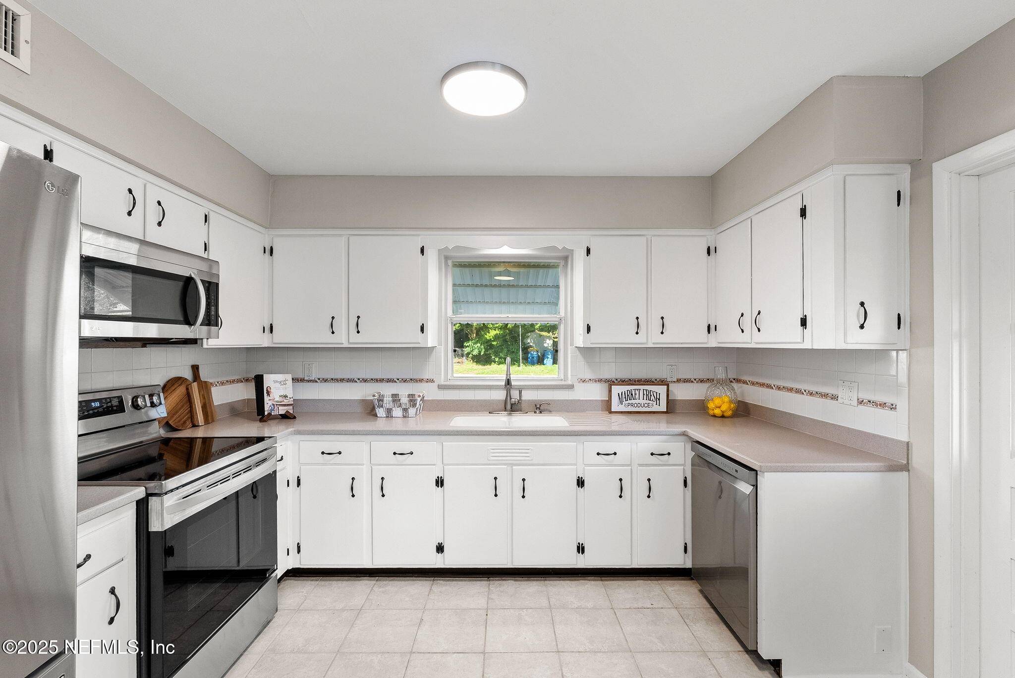 Jacksonville, FL 32277,3225 SANDHURST RD E