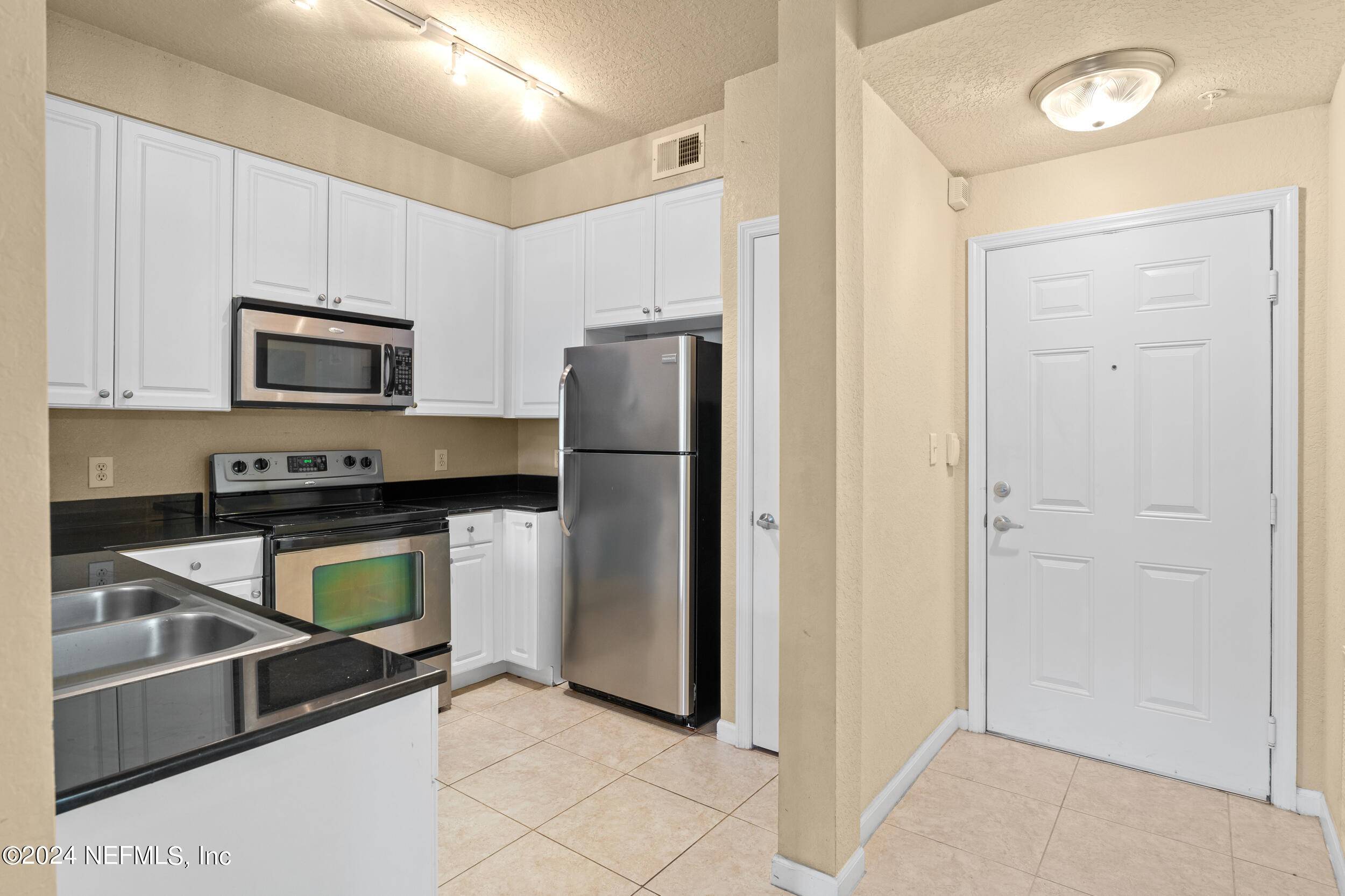 Jacksonville, FL 32216,8539 GATE Pkwy W #9241