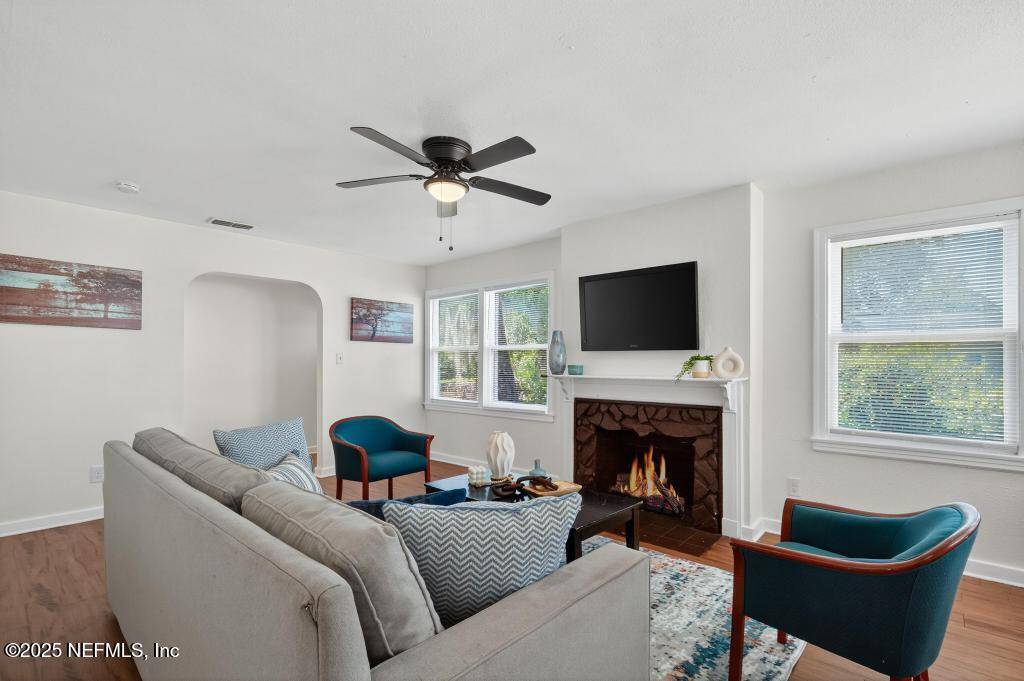 Jacksonville, FL 32206,138 W 17TH ST