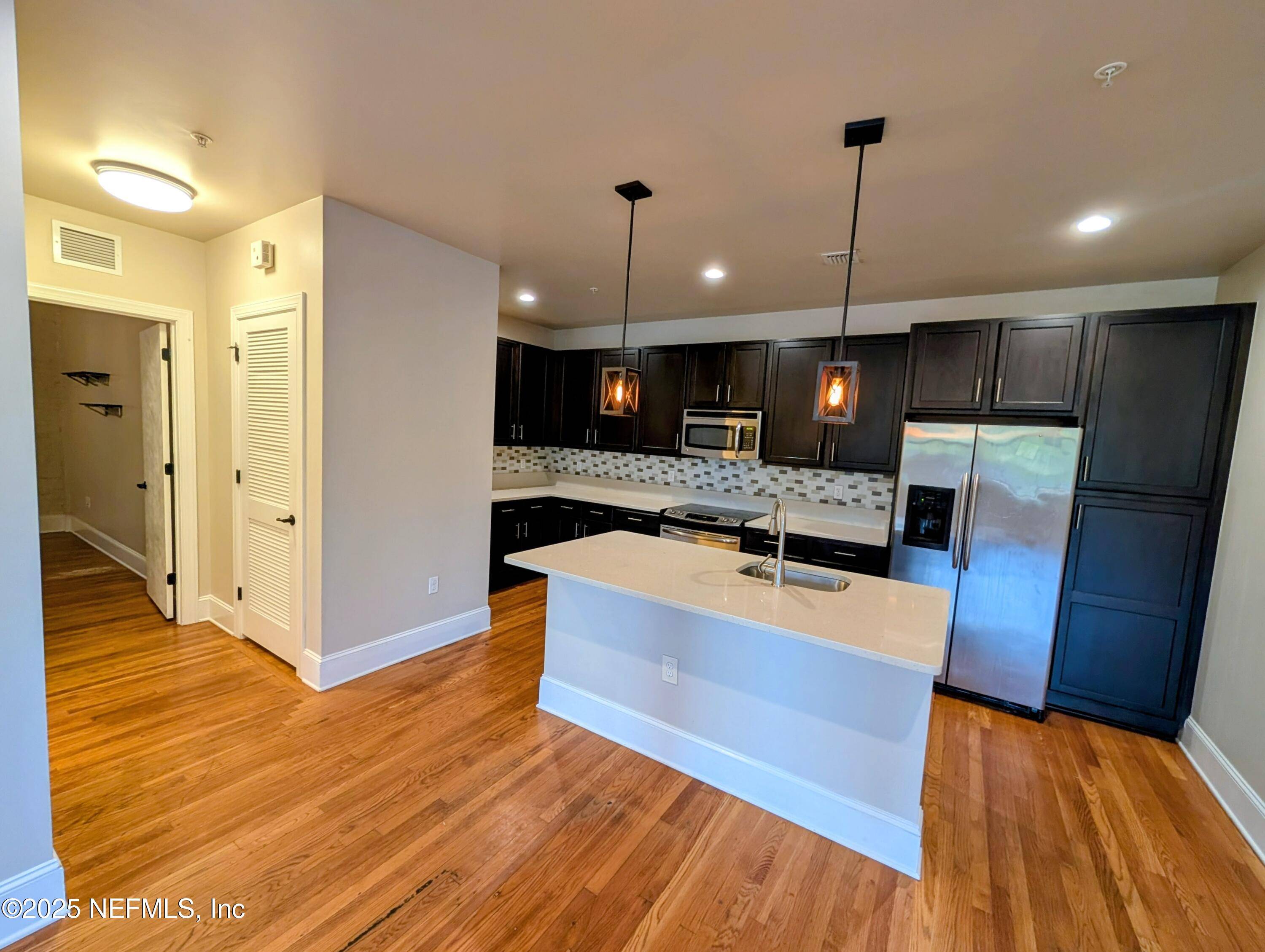 Jacksonville, FL 32204,2525 COLLEGE ST #2102