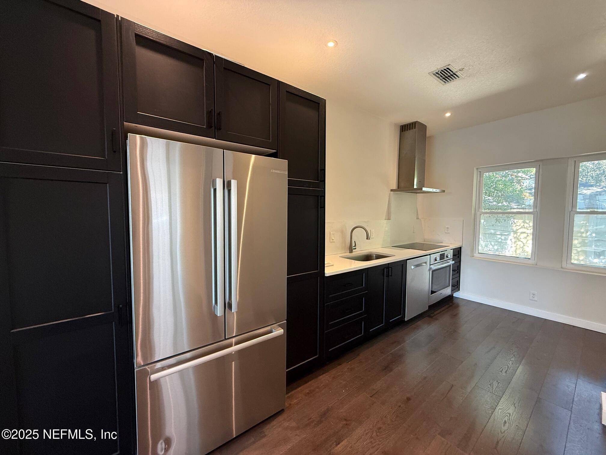 Jacksonville, FL 32204,1733 MEMORIAL PARK TER