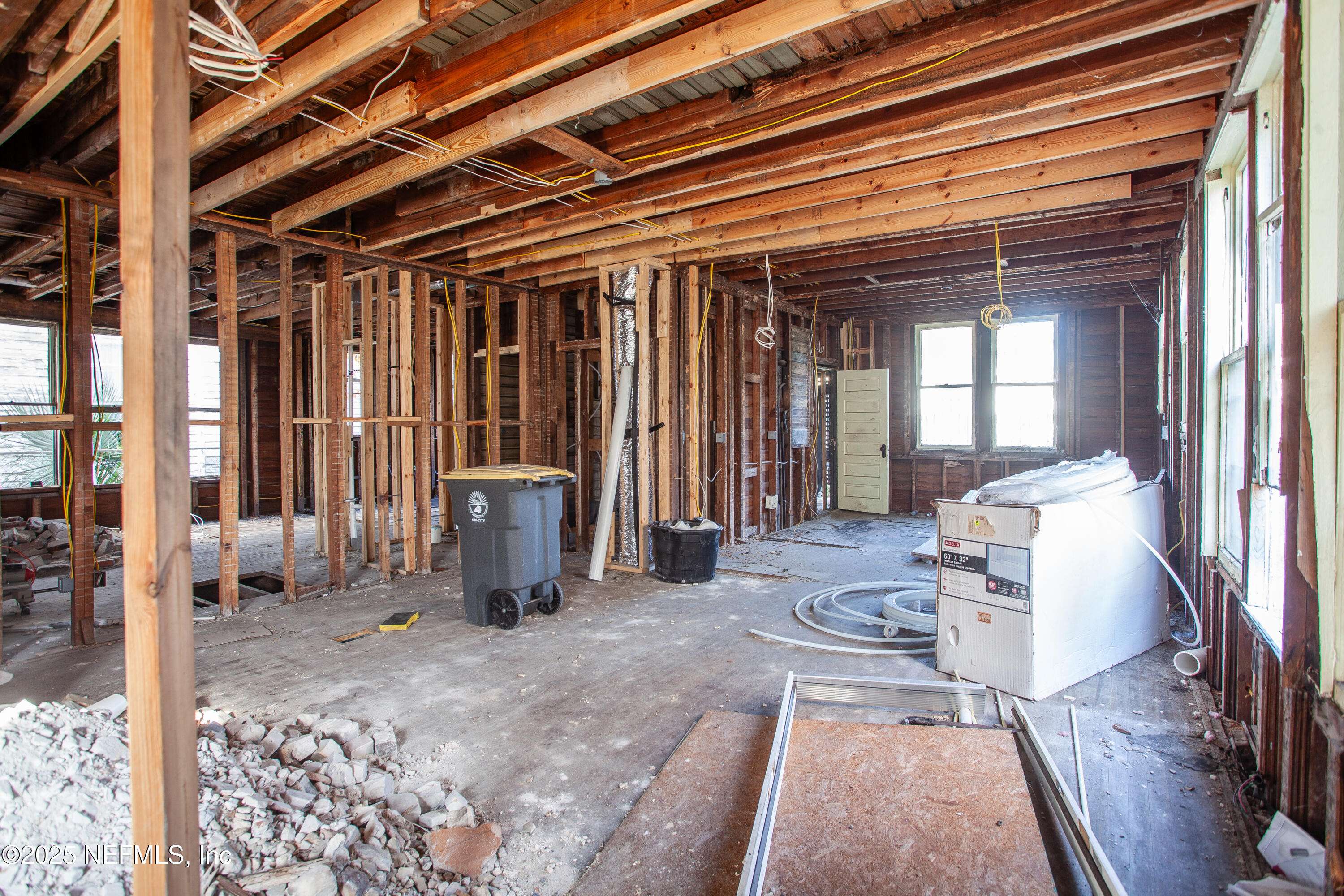 Jacksonville, FL 32206,141 W 7TH ST