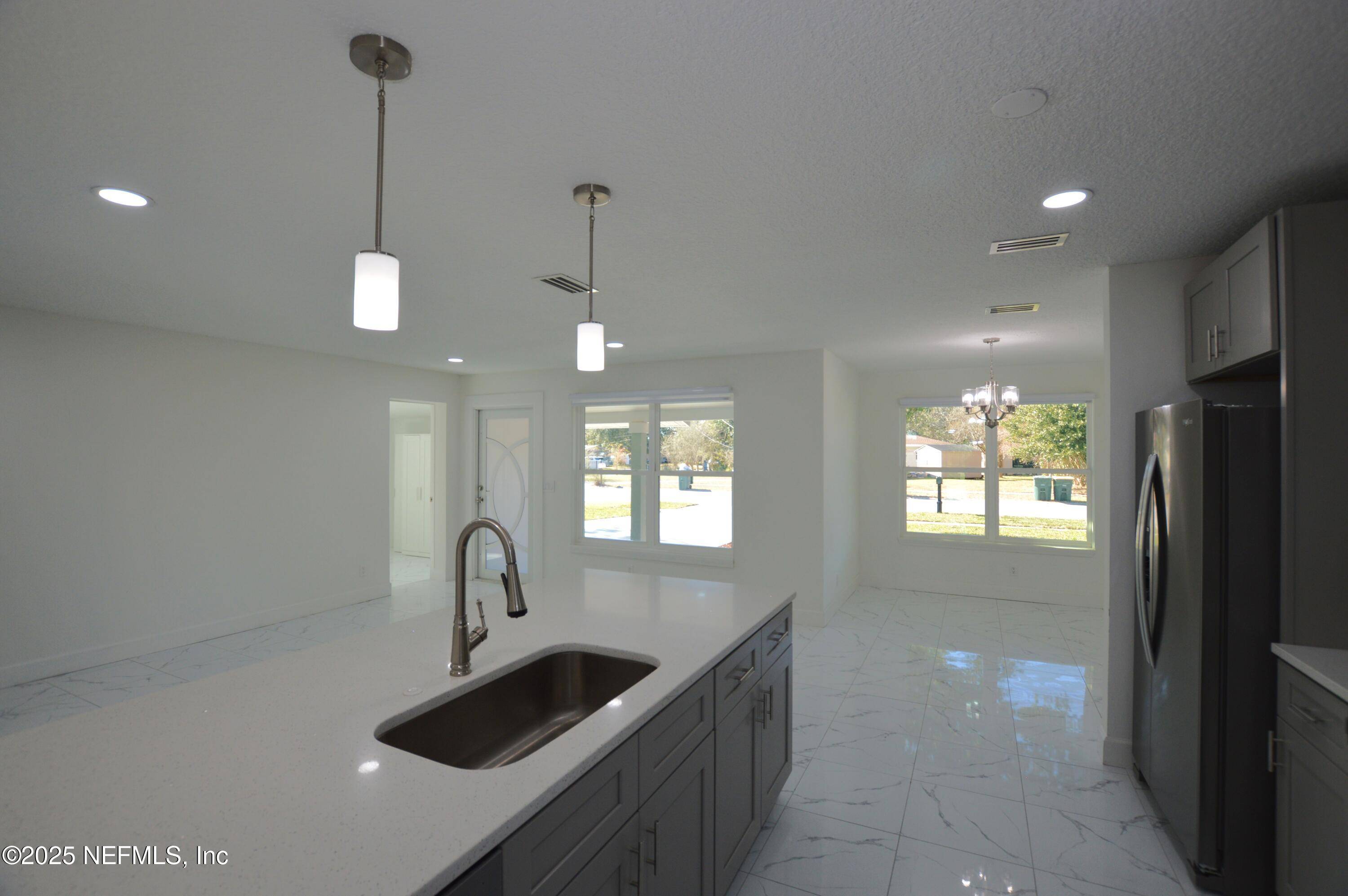 Jacksonville, FL 32246,1945 INDIES DR E