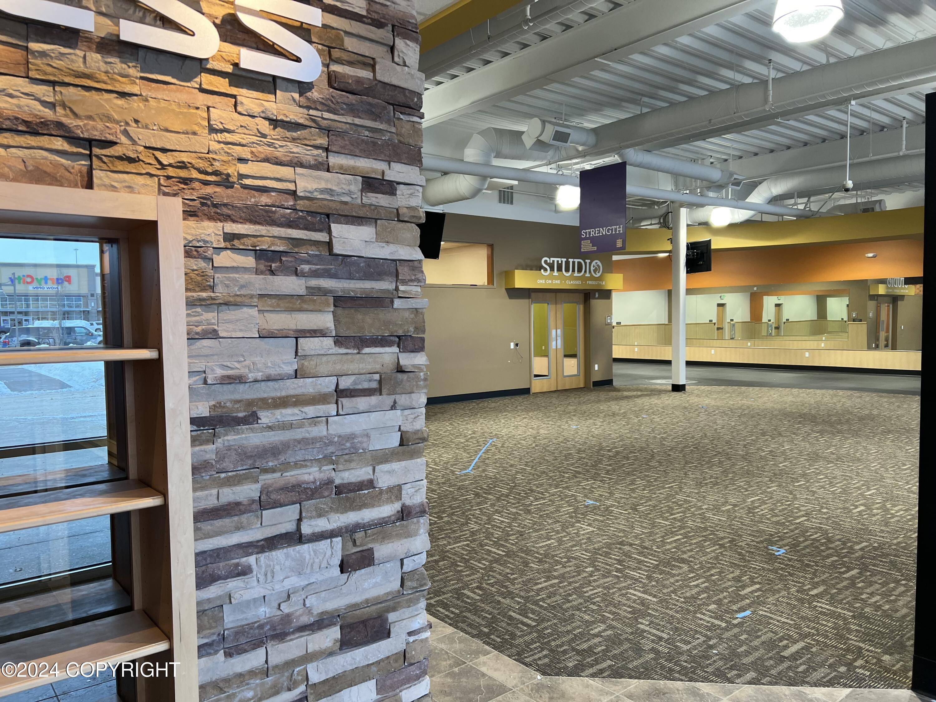 Anchorage, AK 99501,3074 Mountain View DR #169
