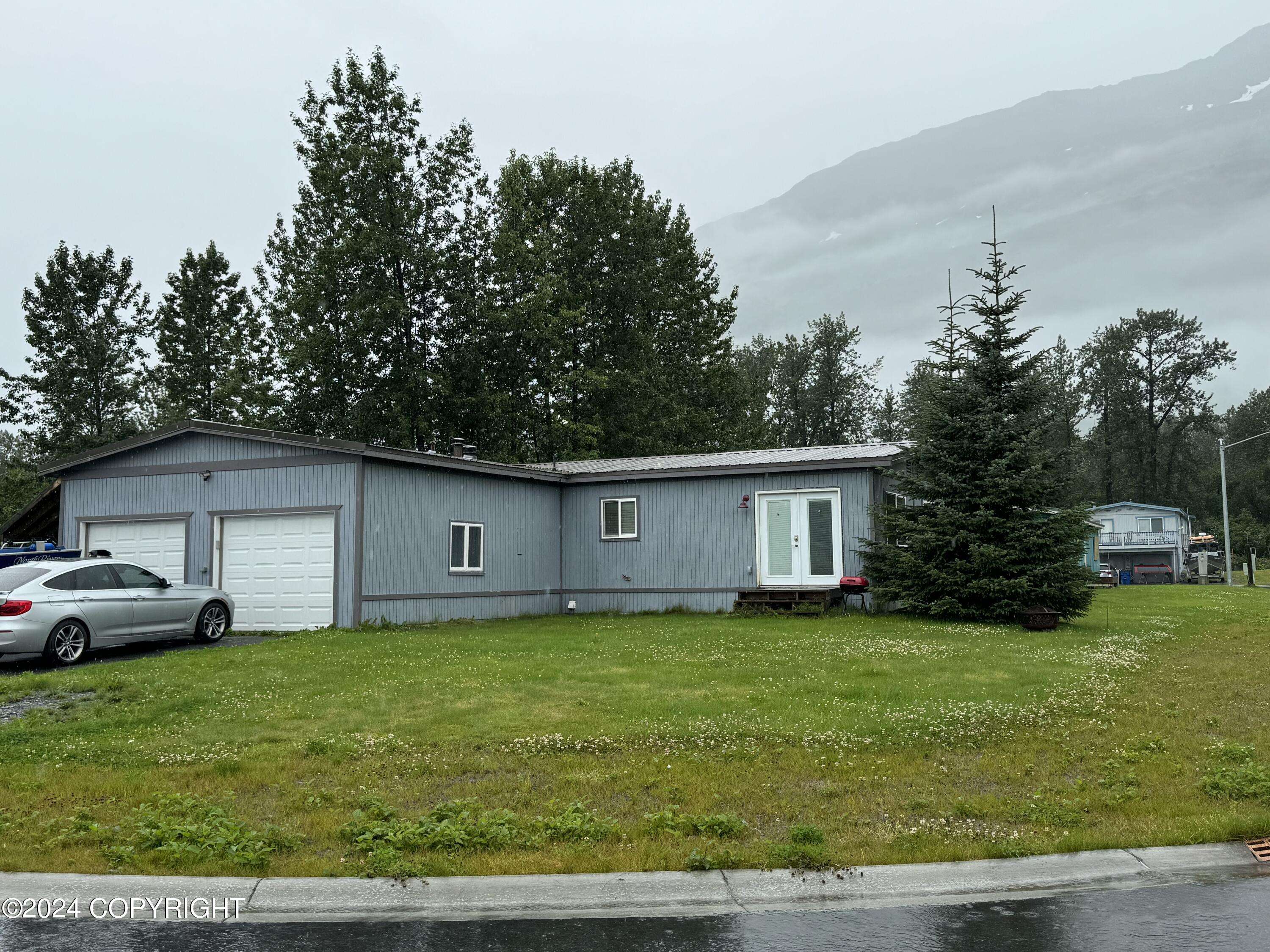 Valdez, AK 99686,712 N Glacier DR