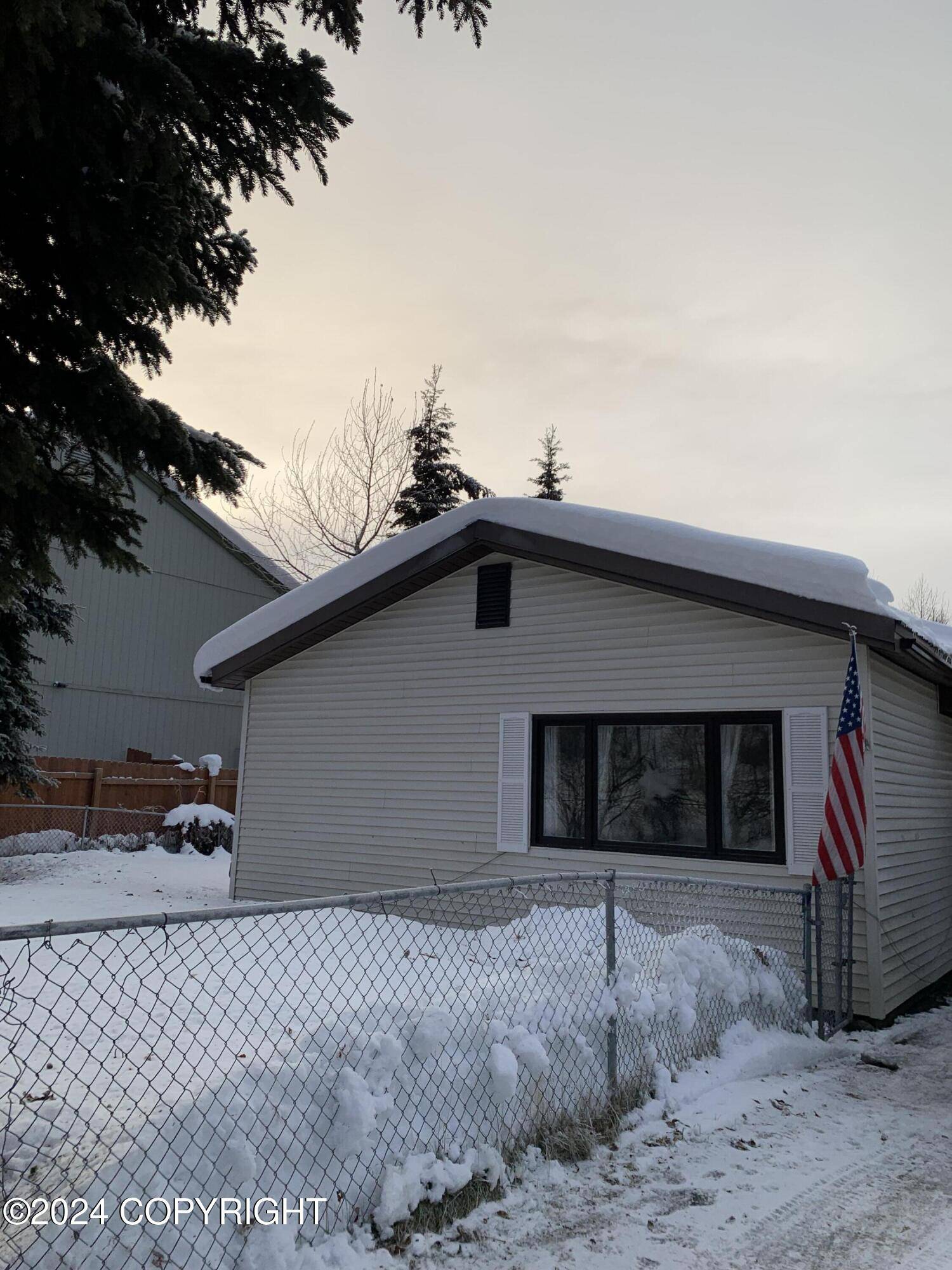 Anchorage, AK 99508,2422 Glacier ST #1