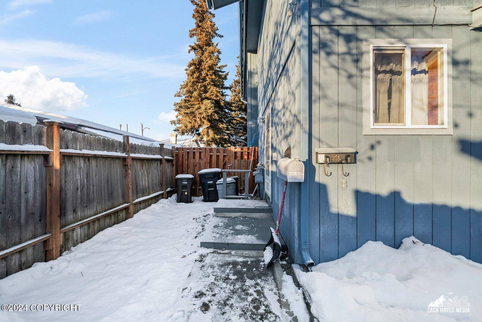 Anchorage, AK 99501,424 E Manor AVE