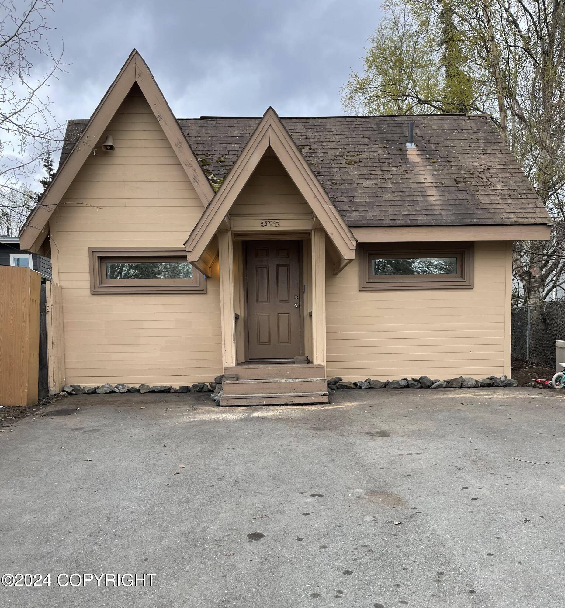 Anchorage, AK 99503,3729 McCain LOOP