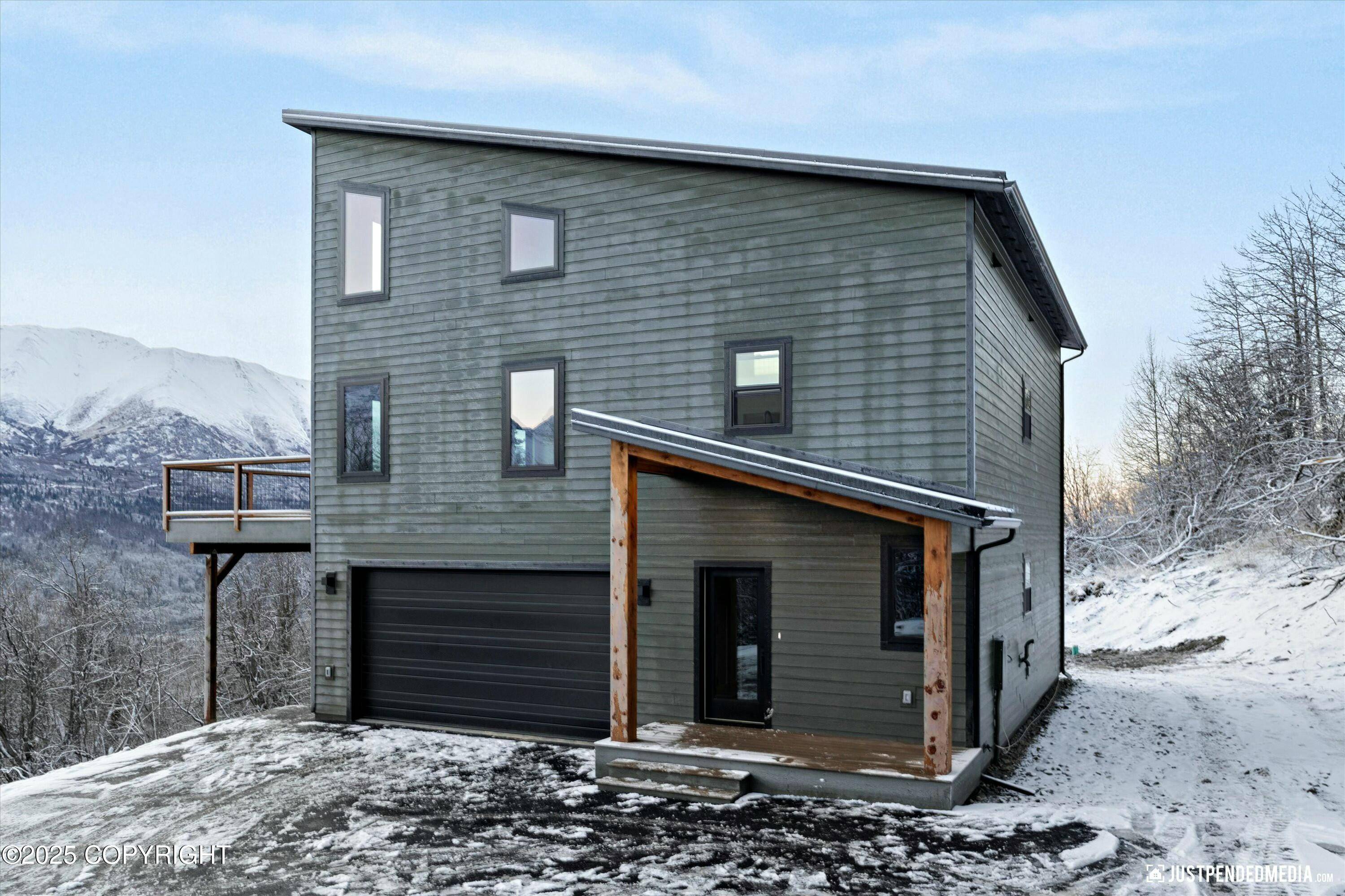 Eagle River, AK 99577,4156 Harca ST