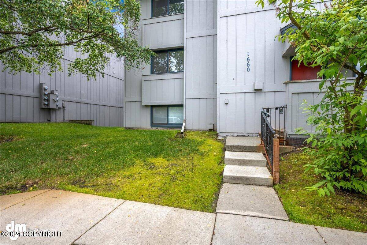 Anchorage, AK 99501,1660 Eastridge DR #4-301