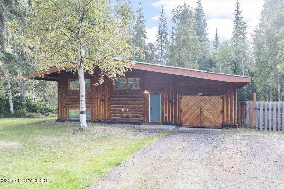 North Pole, AK 99705,2420 Schutzen ST