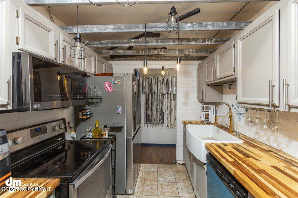 Anchorage, AK 99504,3237 Eastgate PL #36
