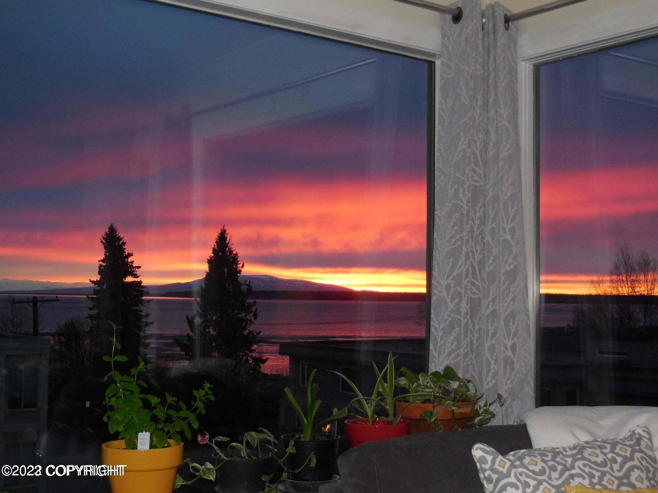 Anchorage, AK 99501,1300 W 7th AVE #301