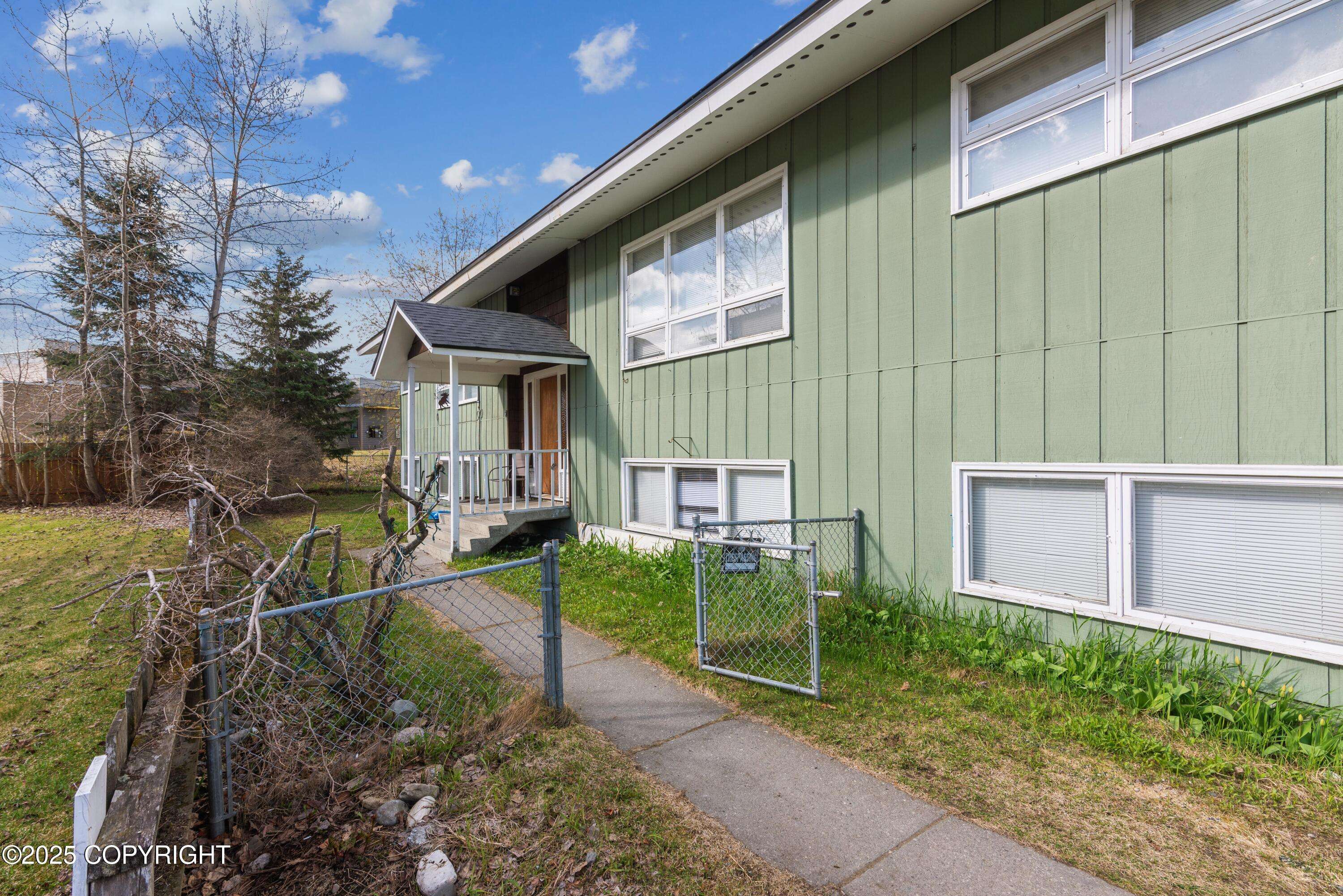 Anchorage, AK 99517,2752 W 42nd AVE #4