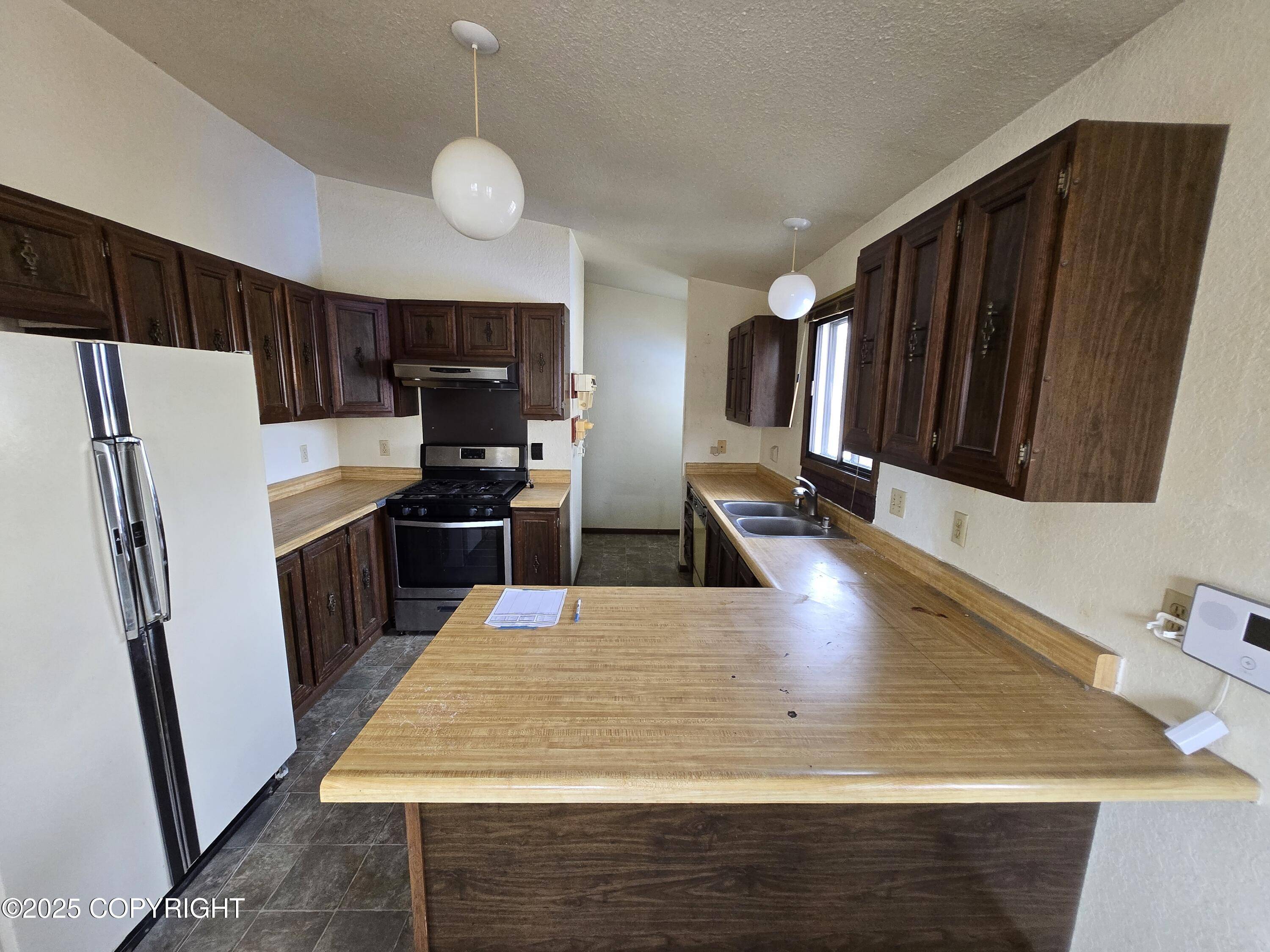 Anchorage, AK 99502,2521 W 77th CT