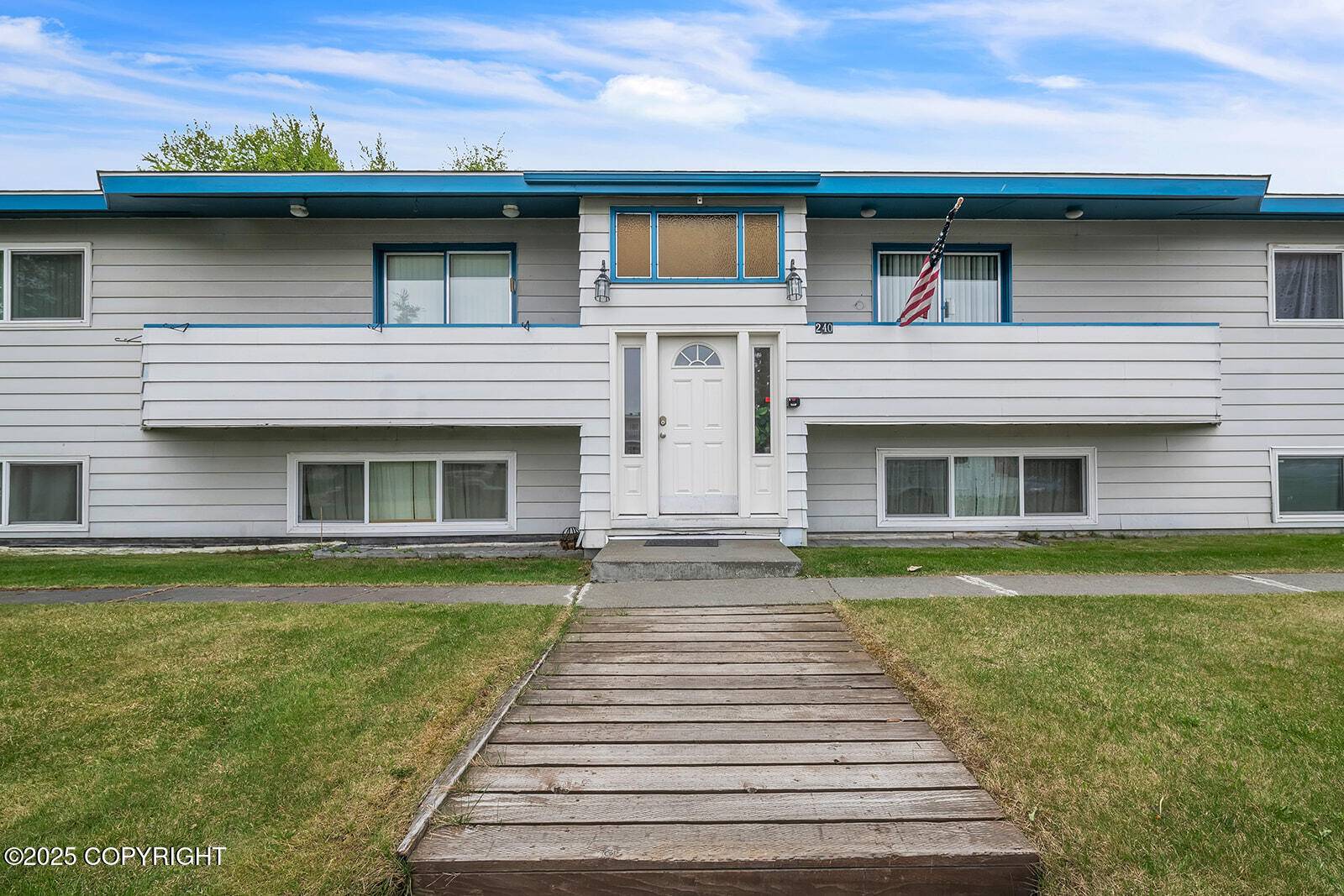 Anchorage, AK 99503,240 W 33rd AVE