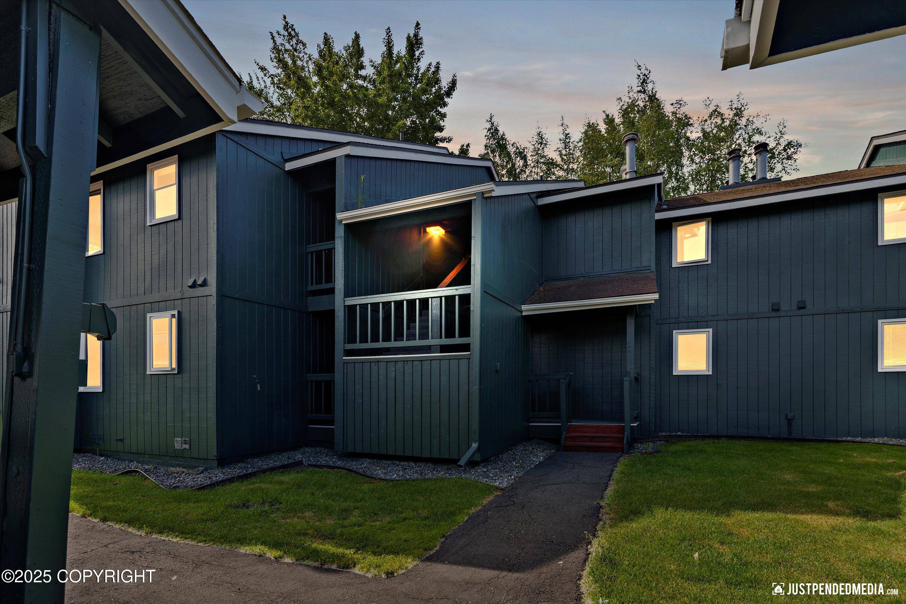 Anchorage, AK 99507,10283 Jamestown DR 804