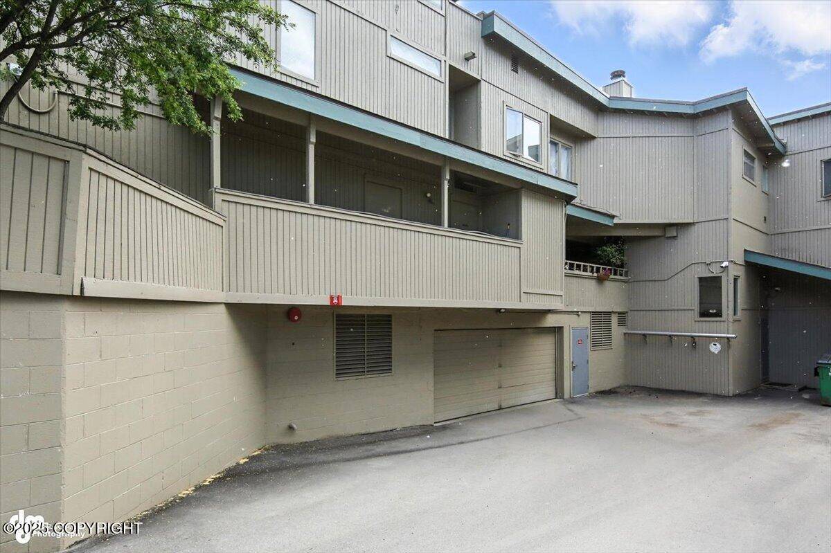Anchorage, AK 99501,1210 E 16th AVE #4