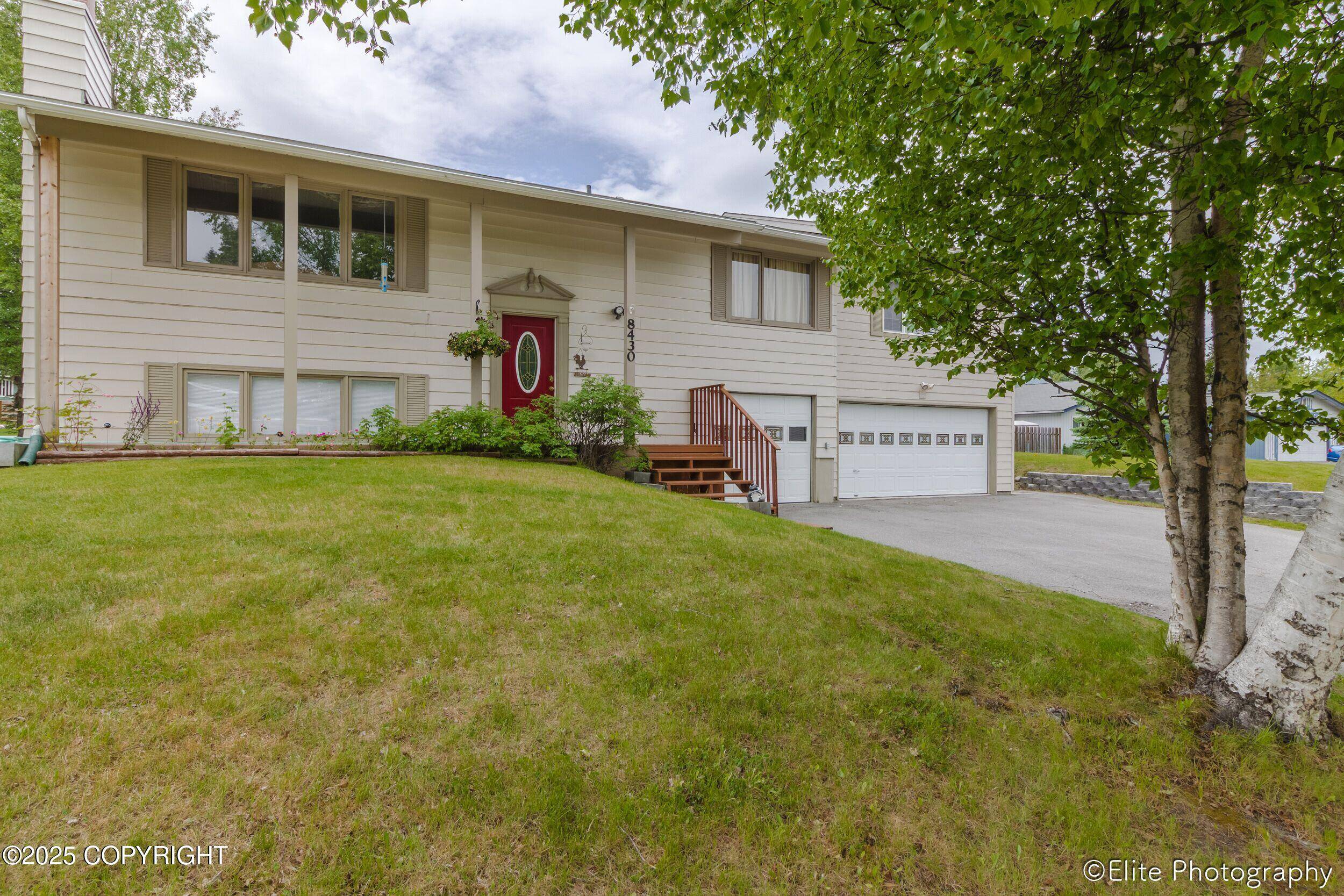 Anchorage, AK 99502,8430 Greenhill WAY