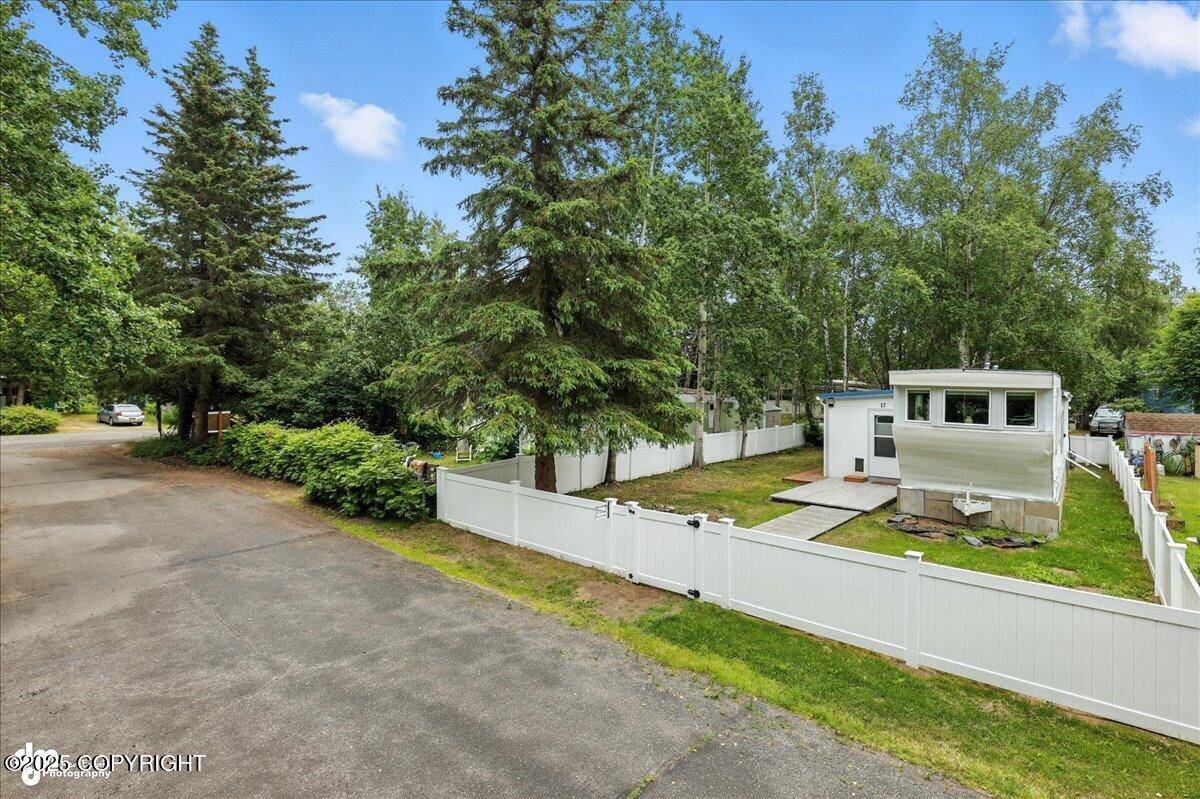 Anchorage, AK 99517,1908 Hillcrest DR #17
