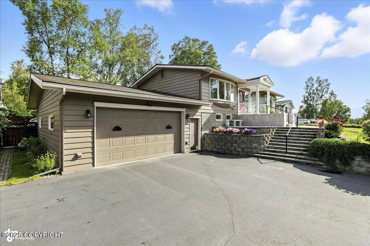 Anchorage, AK 99502,7713 Honeysuckle DR