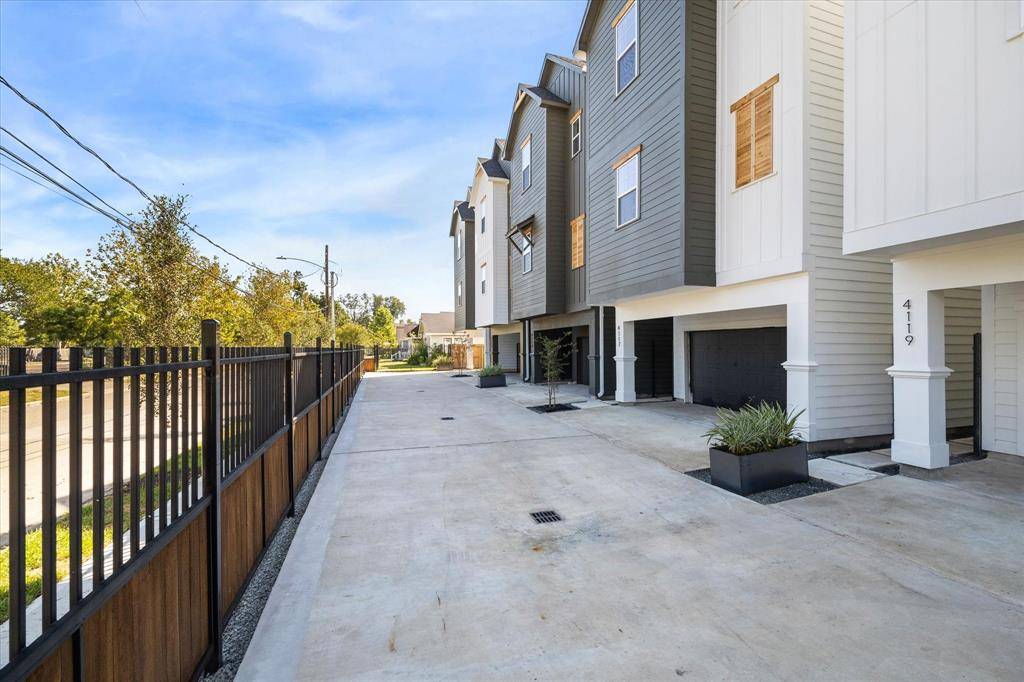 Houston, TX 77009,4129 De George ST
