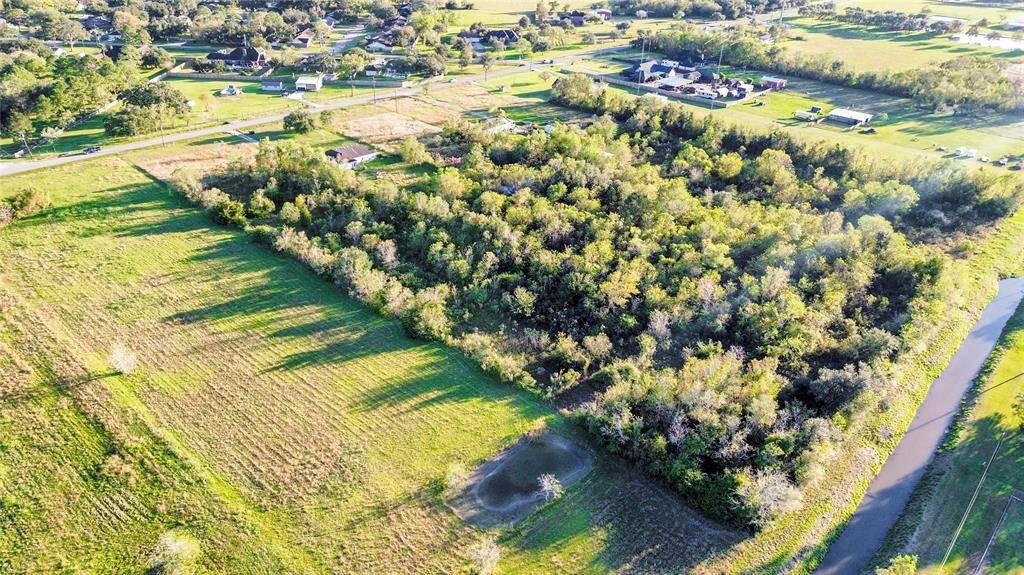 Alvin, TX 77511,2016 W Davis Bend ST