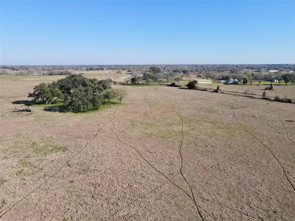 Hallettsville, TX 77964,866 County Road 1