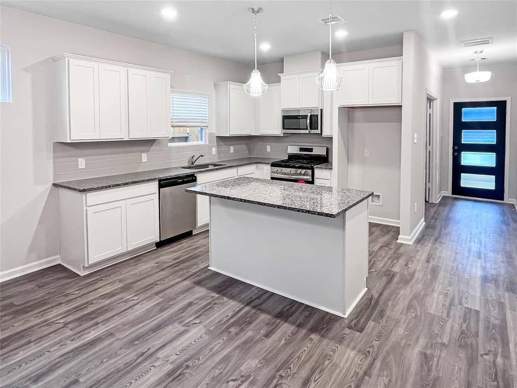 La Marque, TX 77568,813 Apple Blossom DR