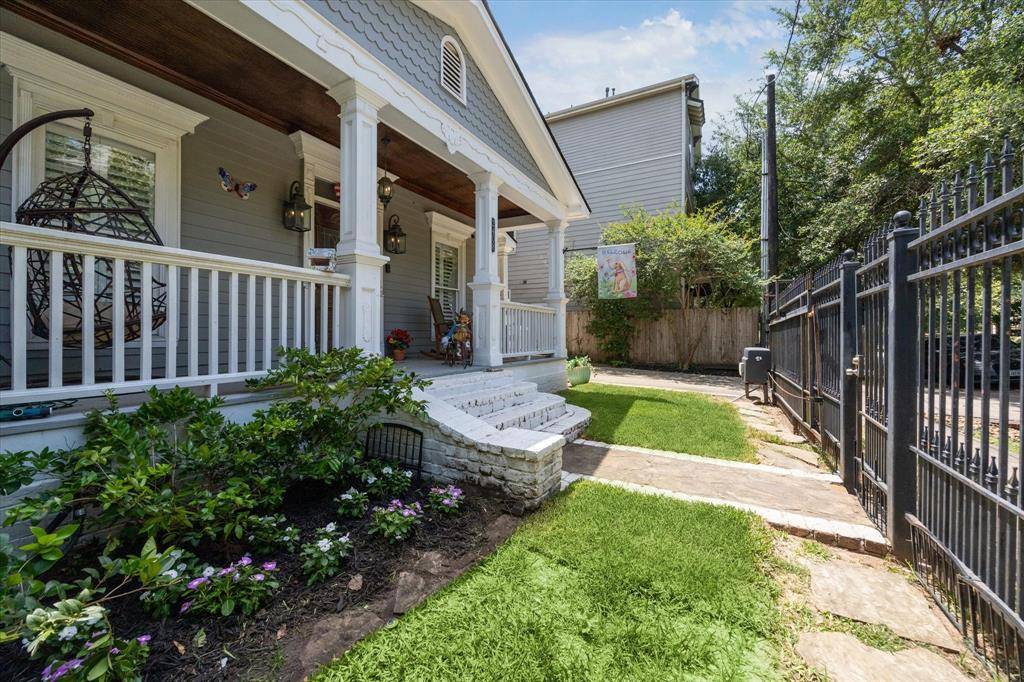 Houston, TX 77008,2408 Beall ST
