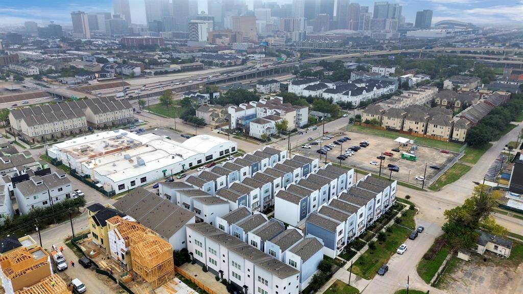 Houston, TX 77004,2224 Mcgowen ST