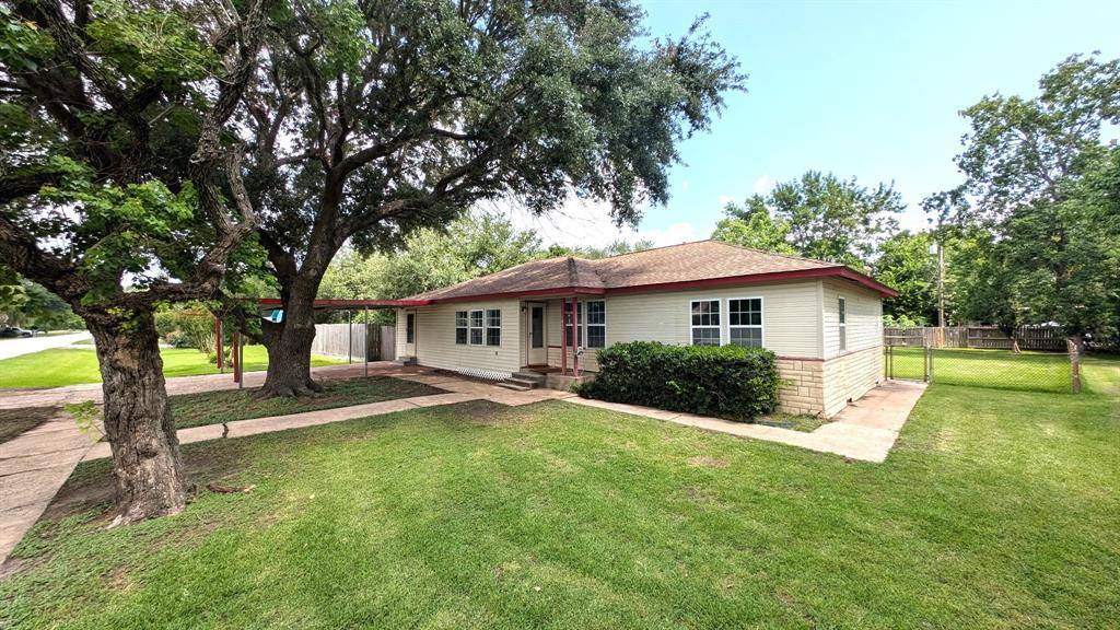 La Porte, TX 77571,9401 Montgomery LN