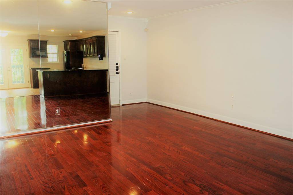 Houston, TX 77024,8277 Kingsbrook RD #255