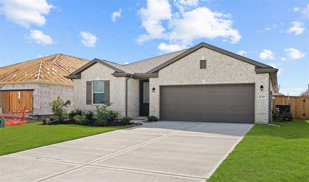 Angleton, TX 77515,1730 Compass Rose DR