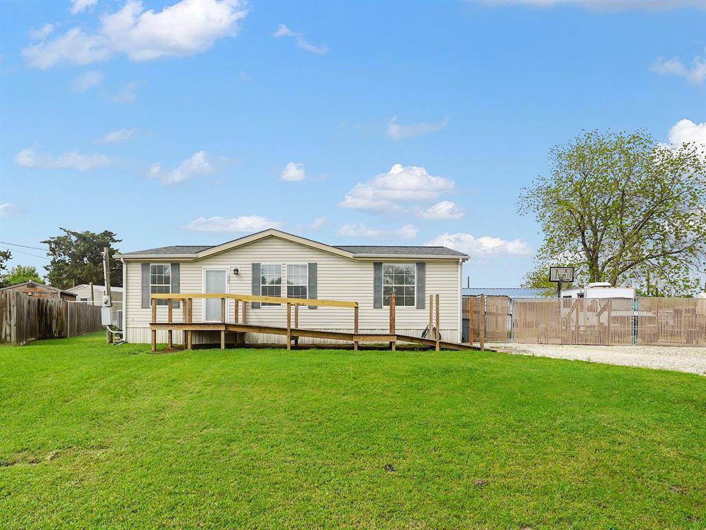 Highlands, TX 77562,622 Golden Bend Drive