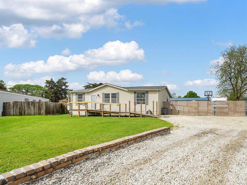 Highlands, TX 77562,622 Golden Bend Drive