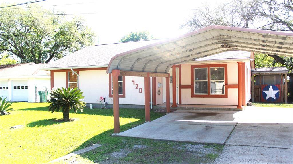 La Marque, TX 77568,920 Maple ST