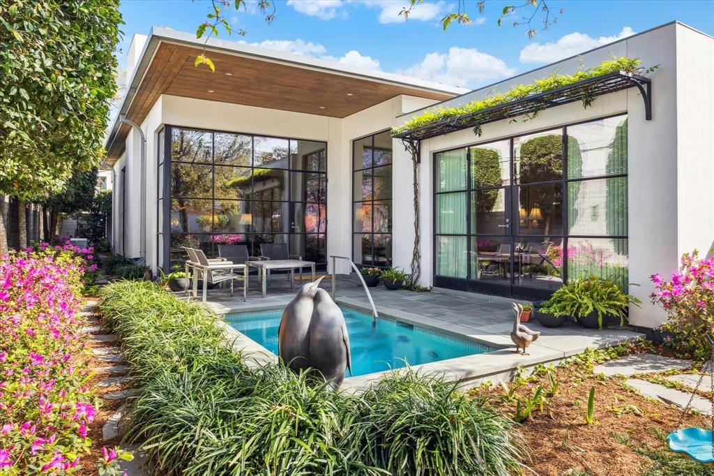 Houston, TX 77019,3266 Locke LN