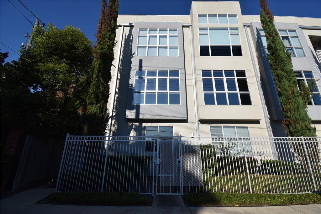Houston, TX 77002,207 Pierce ST #201
