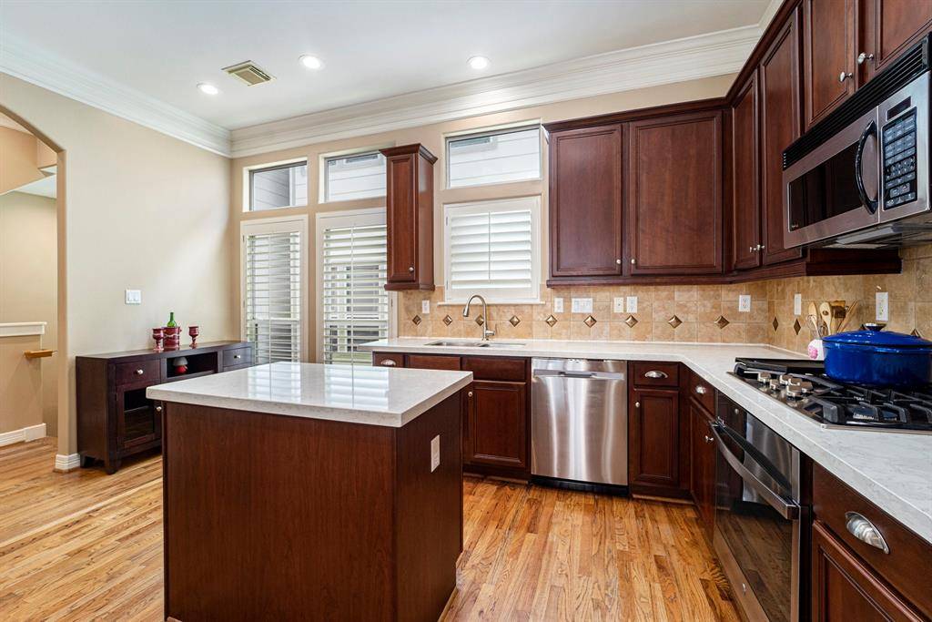 Houston, TX 77007,641 Hartman ST