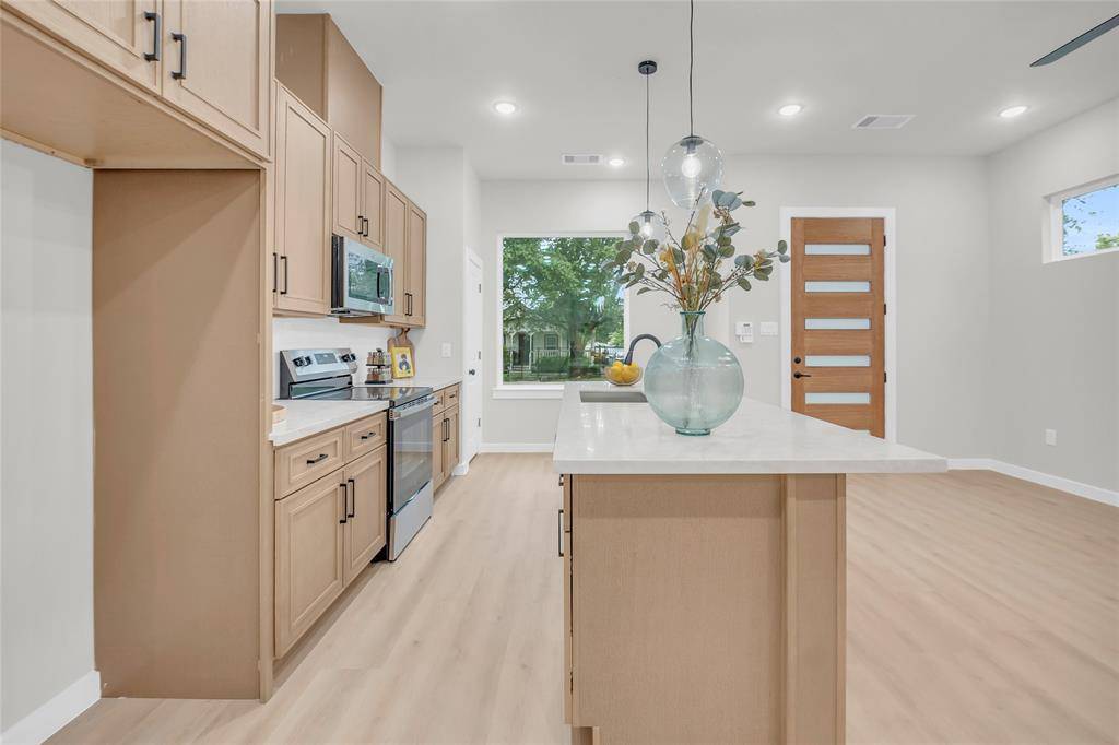 Houston, TX 77051,8110 Brandon ST
