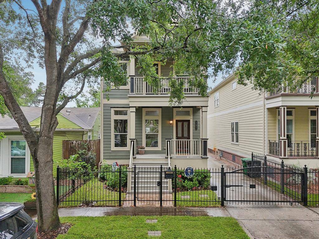 Houston, TX 77008,121 E 22nd ST